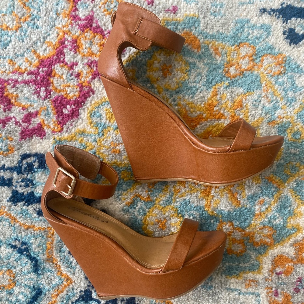 SOLD!! Breckelles Women Tan Leatherette Single Band Ankle Strap Platform Wedge - Picture 10 of 11